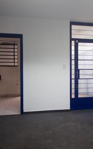 Casa à venda com 240m², 6 quartos e 3 vagasSala