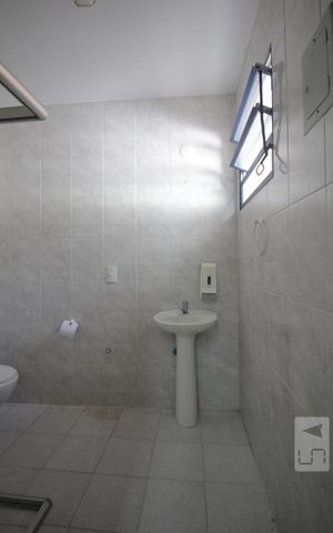 Casa à venda com 240m², 6 quartos e 3 vagasBanheiro da suíte 2