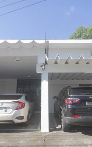 Casa à venda com 240m², 6 quartos e 3 vagasFachada