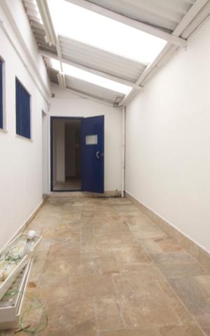 Casa à venda com 240m², 6 quartos e 3 vagasCorredor
