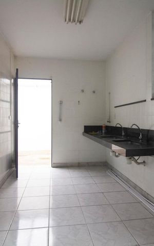 Casa à venda com 240m², 6 quartos e 3 vagasCozinha