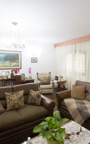 Casa à venda com 308m², 5 quartos e 2 vagasSala