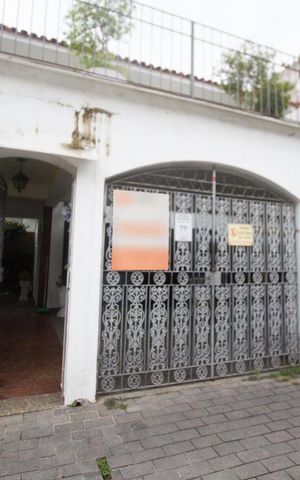 Casa à venda com 308m², 5 quartos e 2 vagasFachada