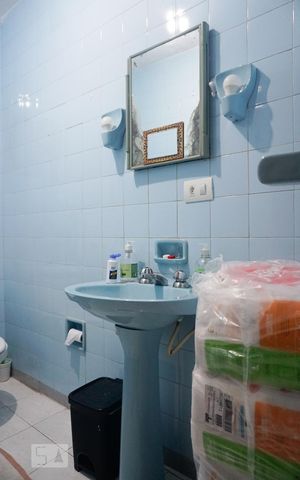 Casa à venda com 425m², 4 quartos e 4 vagasBanheiro 1