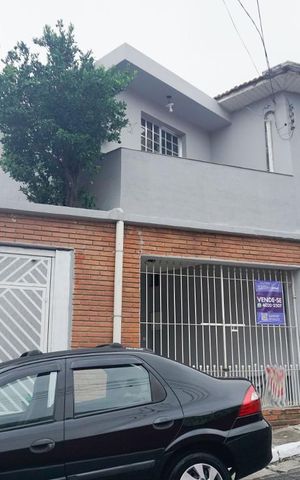 Casa à venda com 425m², 4 quartos e 4 vagasFachada