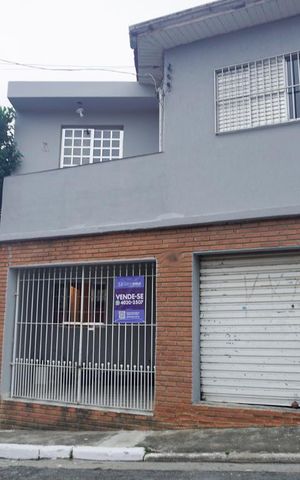 Casa à venda com 425m², 4 quartos e 4 vagasFachada