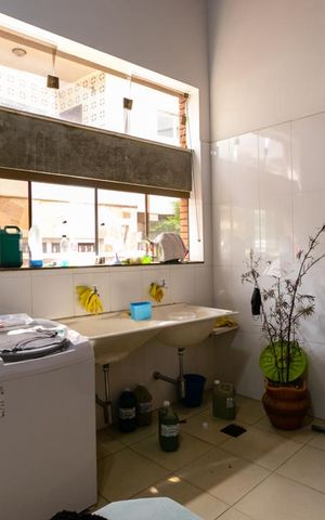 Casa à venda com 796m², 4 quartos e 6 vagas Casa à venda com 796m², 4 quartos e 6 vagasÁrea de serviço