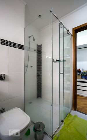 Casa à venda com 796m², 4 quartos e 6 vagas Casa à venda com 796m², 4 quartos e 6 vagasBanheiro da suíte 3
