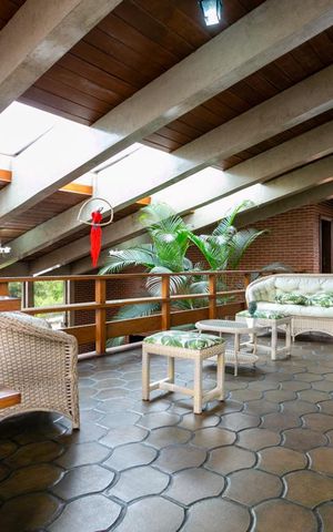 Casa à venda com 796m², 4 quartos e 6 vagas Casa à venda com 796m², 4 quartos e 6 vagasHall das suítes