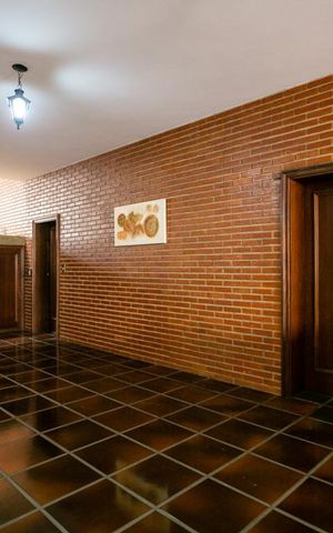 Casa à venda com 796m², 4 quartos e 6 vagas Casa à venda com 796m², 4 quartos e 6 vagasSala de jantar 2