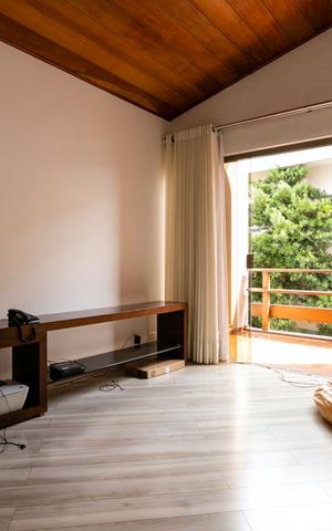 Casa à venda com 796m², 4 quartos e 6 vagas Casa à venda com 796m², 4 quartos e 6 vagasSala de TV