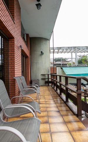 Casa à venda com 796m², 4 quartos e 6 vagas Casa à venda com 796m², 4 quartos e 6 vagasVaranda das salas