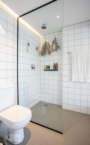 Apartamento para alugar com 74m², 1 quarto e 1 vaga Apartamento para alugar com 74m², 1 quarto e 1 vagaBanheiro da Suite