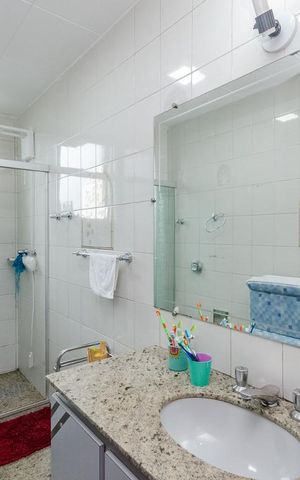 Apartamento à venda com 172m², 4 quartos e 2 vagas Apartamento à venda com 172m², 4 quartos e 2 vagasBanheiro Social