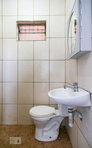 Casa para alugar com 30m², 1 quarto e sem vaga Casa para alugar com 30m², 1 quarto e sem vagaBanheiro