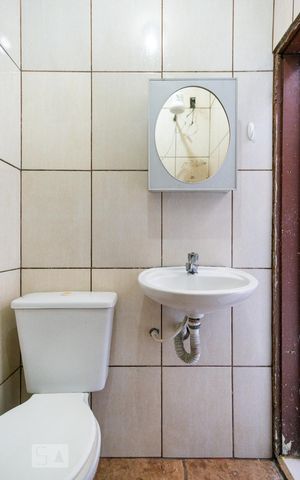 Casa para alugar com 30m², 1 quarto e sem vaga Casa para alugar com 30m², 1 quarto e sem vagaBanheiro