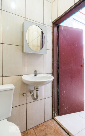 Casa para alugar com 30m², 1 quarto e sem vaga Casa para alugar com 30m², 1 quarto e sem vagaBanheiro