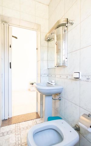 Casa à venda com 101m², 2 quartos e 1 vaga Casa à venda com 101m², 2 quartos e 1 vagaBanheiro