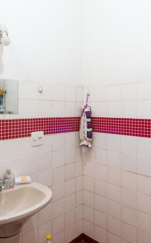 Casa à venda com 101m², 2 quartos e 1 vaga Casa à venda com 101m², 2 quartos e 1 vagaBanheiro