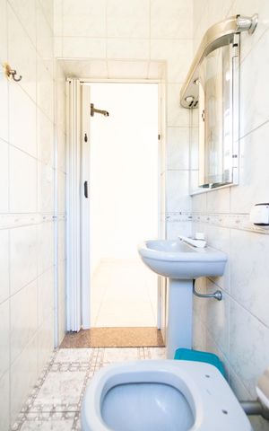 Casa à venda com 101m², 2 quartos e 1 vaga Casa à venda com 101m², 2 quartos e 1 vagaBanheiro