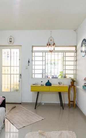Casa à venda com 101m², 2 quartos e 1 vaga Casa à venda com 101m², 2 quartos e 1 vagaSala