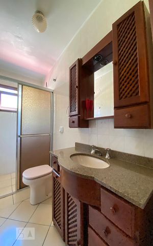 Casa à venda com 239m², 3 quartos e 2 vagasBanheiro 2