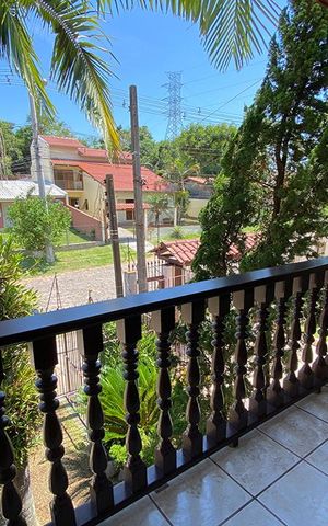 Casa à venda com 239m², 3 quartos e 2 vagasSacada Quarto 4 Suíte
