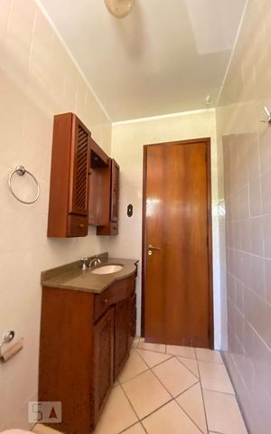 Casa à venda com 239m², 3 quartos e 2 vagasBanheiro 2