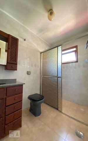 Casa à venda com 239m², 3 quartos e 2 vagasBanheiro da Suíte
