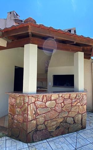 Casa à venda com 239m², 3 quartos e 2 vagasQuiosque