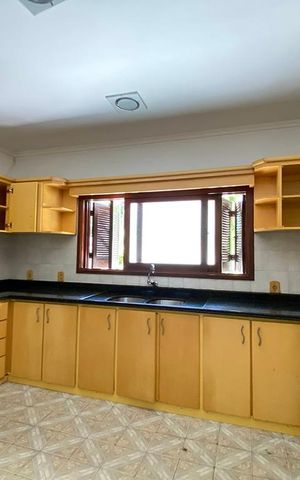 Casa à venda com 239m², 3 quartos e 2 vagasCozinha