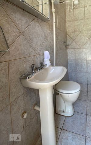 Casa à venda com 239m², 3 quartos e 2 vagasBanheiro de Serviço
