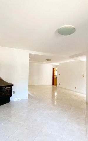 Casa à venda com 239m², 3 quartos e 2 vagasSala