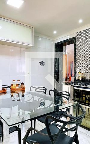 Apartamento à venda com 127m², 3 quartos e 3 vagas Apartamento à venda com 127m², 3 quartos e 3 vagasCozinha