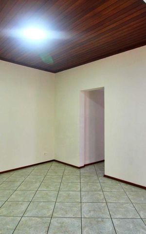 Casa à venda com 87m², 2 quartos e 3 vagasSala