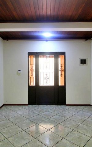 Casa à venda com 87m², 2 quartos e 3 vagasSala