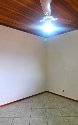 Casa à venda com 87m², 2 quartos e 3 vagasQuarto 2