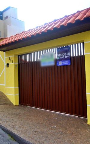 Casa à venda com 87m², 2 quartos e 3 vagasFachada