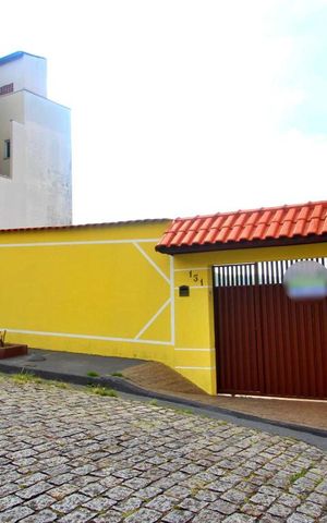Casa à venda com 87m², 2 quartos e 3 vagasFachada
