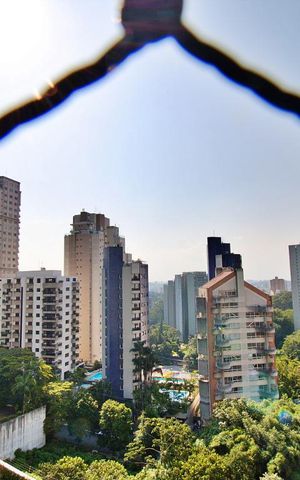 Apartamento à venda com 337m², 4 quartos e 6 vagas Apartamento à venda com 337m², 4 quartos e 6 vagasVista da Varanda da Sala