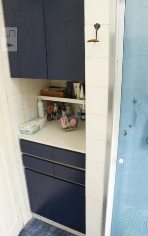 Casa à venda com 240m², 3 quartos e 3 vagasBanheiro - Armários