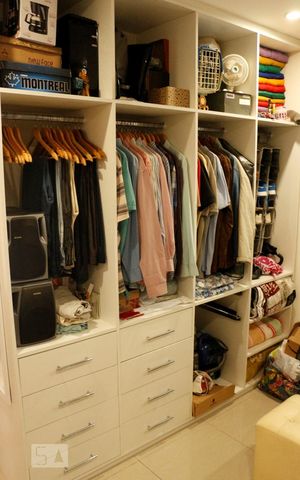 Casa à venda com 240m², 3 quartos e 3 vagasCloset