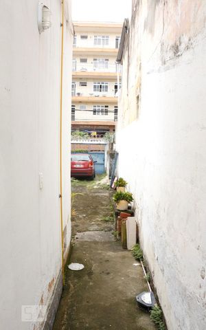 Casa à venda com 240m², 3 quartos e 3 vagasCorredor Lateral