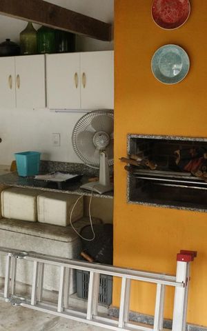 Casa à venda com 240m², 3 quartos e 3 vagasChurrasqueira