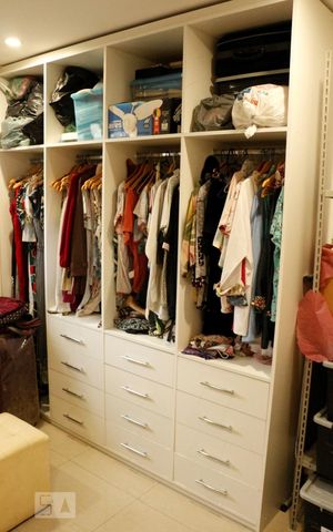 Casa à venda com 240m², 3 quartos e 3 vagasCloset