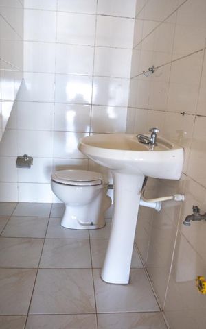 Casa à venda com 398m², 3 quartos e 8 vagas Casa à venda com 398m², 3 quartos e 8 vagasBanheiro de serviço