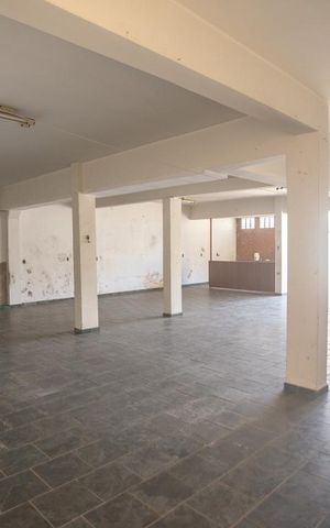 Casa à venda com 398m², 3 quartos e 8 vagas Casa à venda com 398m², 3 quartos e 8 vagasGaragem 2 e churrasqueira