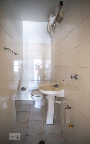 Casa à venda com 398m², 3 quartos e 8 vagas Casa à venda com 398m², 3 quartos e 8 vagasBanheiro de serviço