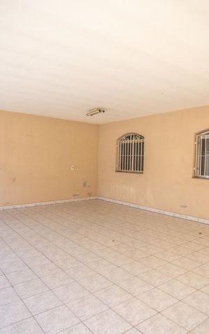 Casa à venda com 398m², 3 quartos e 8 vagas Casa à venda com 398m², 3 quartos e 8 vagasGaragem 1