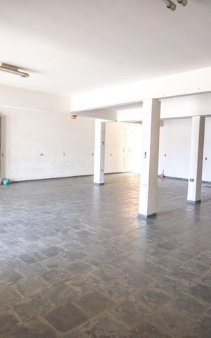 Casa à venda com 398m², 3 quartos e 8 vagas Casa à venda com 398m², 3 quartos e 8 vagasGaragem 2 e churrasqueira
